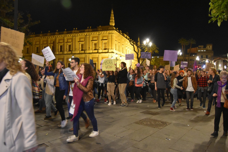 Un grupo de jóvenes en la manifestación del 8M de 2019 en Sevilla. ANA REY (CC BY-SA 2.0)
