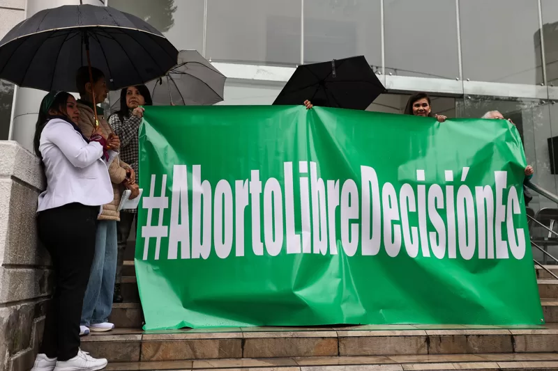Grupos feministas de Ecuador insisten a la Corte Constitucional que despenalice totalmente el aborto