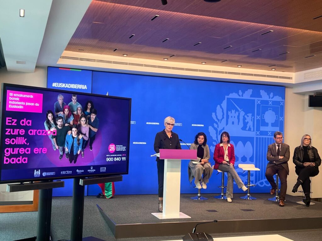 Azaroaren 25eko kanpainak gizarte osoari eskatzen dio indarkeria matxistaren aurkako borrokan inplikatzeko