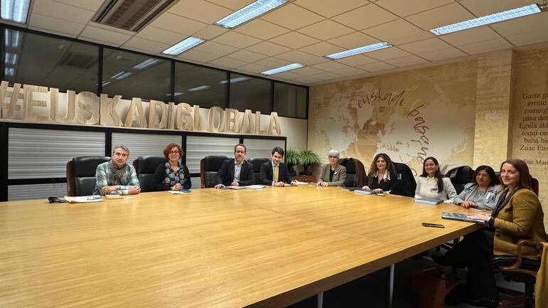 Argentinako ordezkaritza batek Euskadi bisitatu du emakumeen aurkako berdintasun eta indarkeria matxistaren arloko politikak ezagutzeko