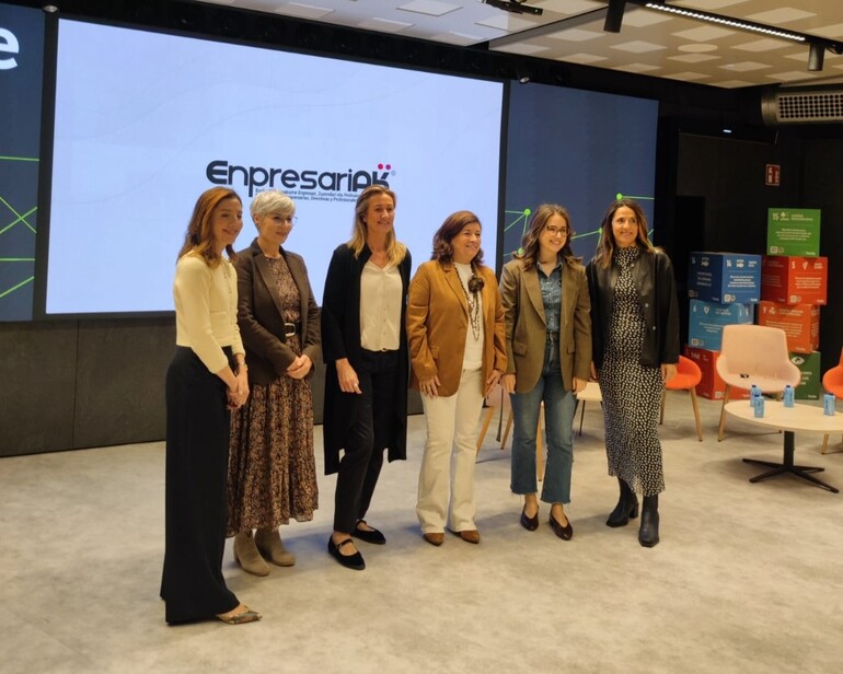 Azterlan batek berresten du emakumeen lidergoa sustatzea estrategikoa dela erakunde sendoagoak eta prestatuagoak eraikitzeko